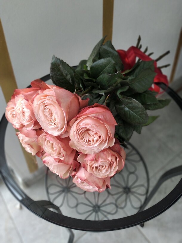 Монобукет из 9 пионовидных роз эквадор, артикул F1078337 - 6000 рублей, доставка по городу. Flawery - доставка цветов