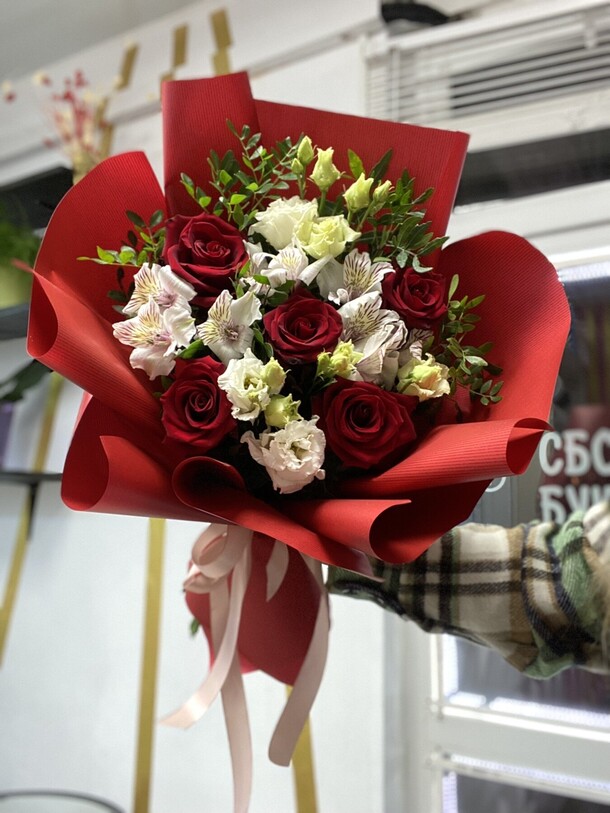 Букет страстный с красными розами, артикул F1081802 - 6500 рублей, доставка по городу. Flawery - доставка цветов