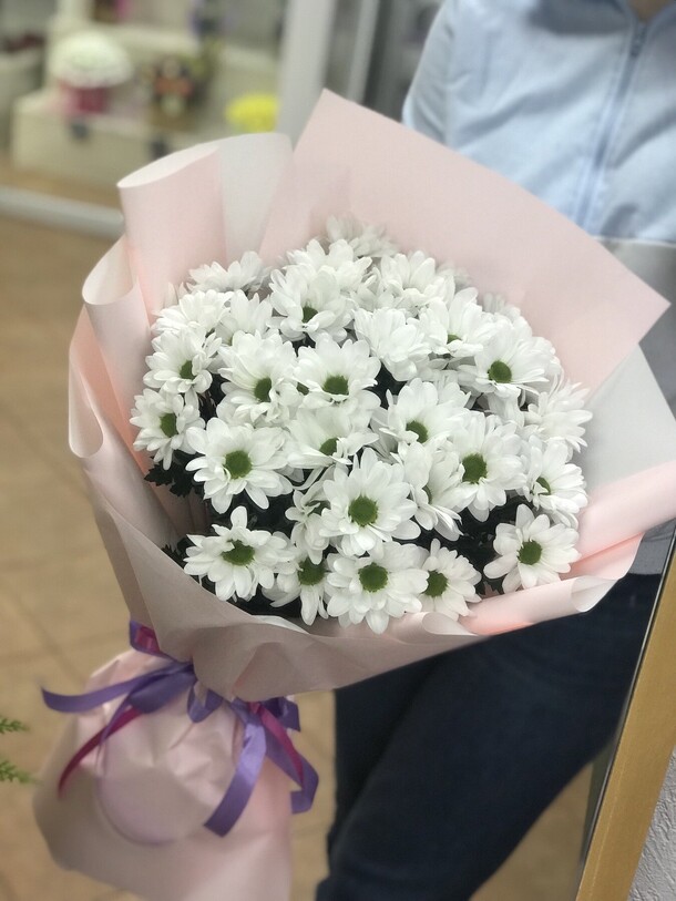 Букет с ромашками, артикул F1085131 - 6500 рублей, доставка по городу. Flawery - доставка цветов
