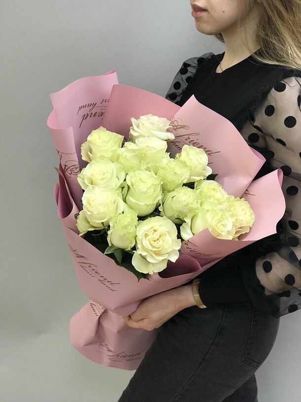 Букет из белых роз, артикул F1092459 - 10000 рублей, доставка по городу. Flawery - доставка цветов