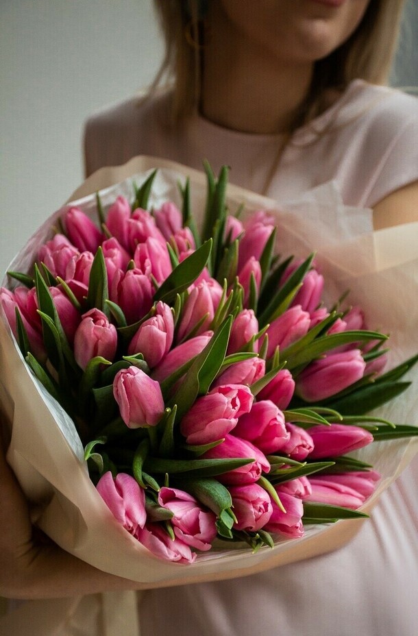 35 розовых тюльпанов, артикул F1101301 - 11000 рублей, доставка по городу. Flawery - доставка цветов