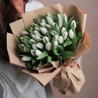 51 белый тюльпан, артикул F1101309 - 17000 рублей, доставка по городу. Flawery - доставка цветов