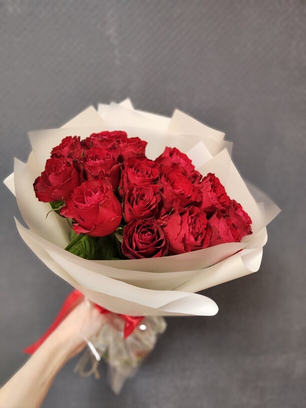 Букет из 15 красных роз кения, артикул F1263083 - 4000 рублей, доставка по городу. Flawery - доставка цветов
