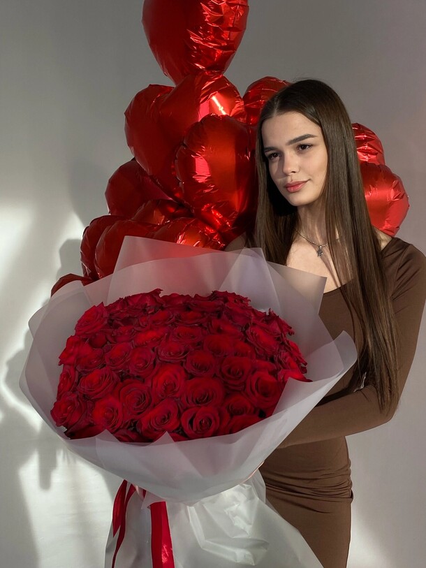 Букет из 51 красной розы эквадор, артикул F1379628 - 23000 рублей, доставка по городу. Flawery - доставка цветов