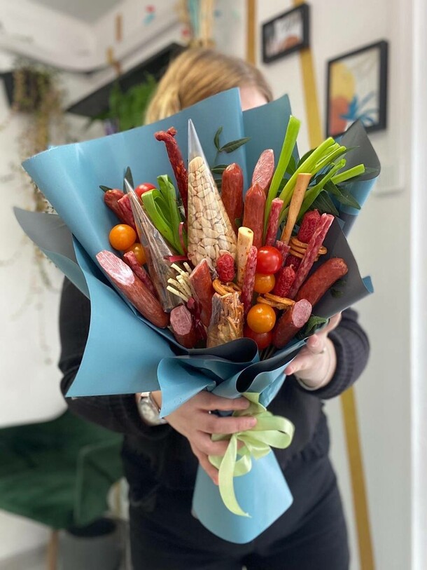🥓букет с колбасками, артикул F1383905 - 4500 рублей, доставка по городу. Flawery - доставка цветов