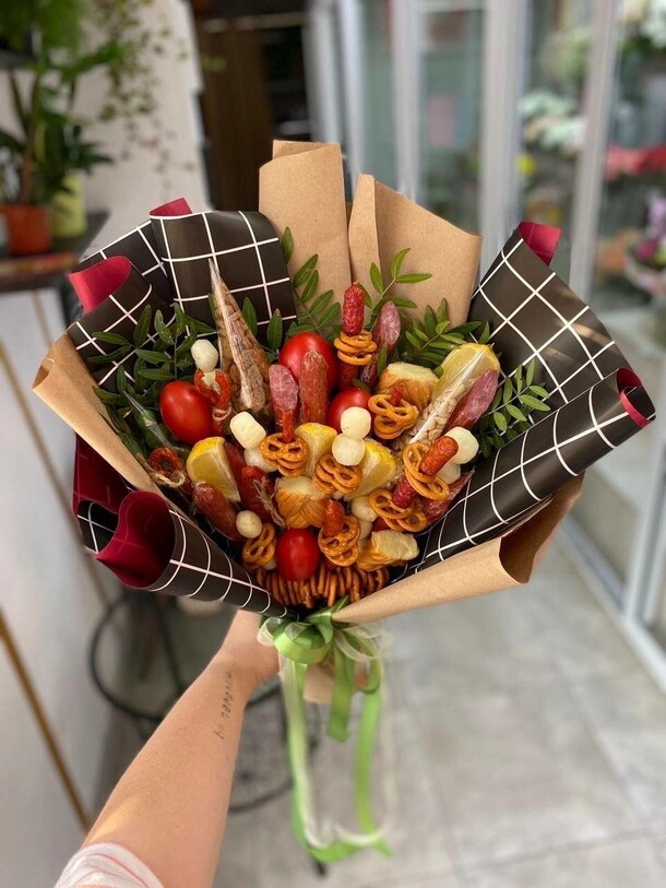 🔥букет сырно-колбасный, артикул F1384265 - 4500 рублей, доставка по городу. Flawery - доставка цветов