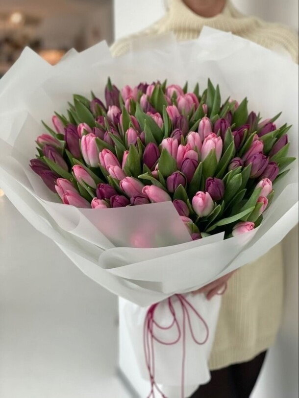 101 тюльпан, артикул F1389061 - 26000 рублей, доставка по городу. Flawery - доставка цветов