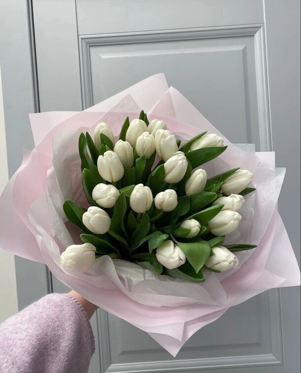 25 белых тюльпанов, артикул F1389086 - 9000 рублей, доставка по городу. Flawery - доставка цветов