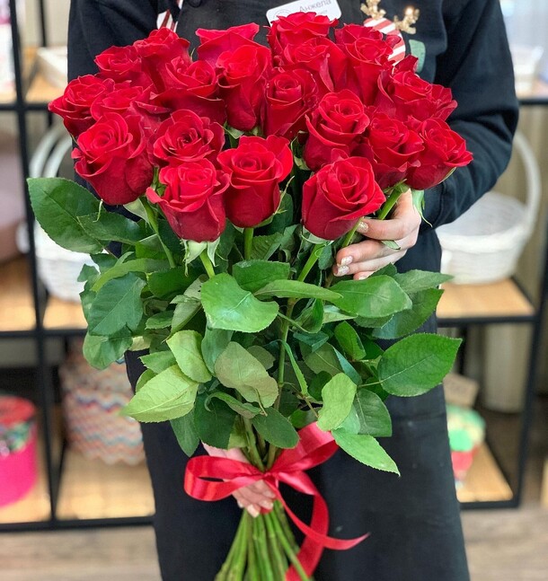 21 классическая роза, артикул F1165728 - 5630 рублей, доставка по городу. Flawery - доставка цветов