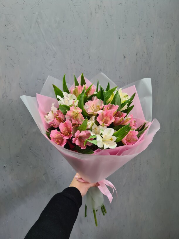 Букет из альстромерий, артикул F1233030 - 3550 рублей, доставка по городу. Flawery - доставка цветов