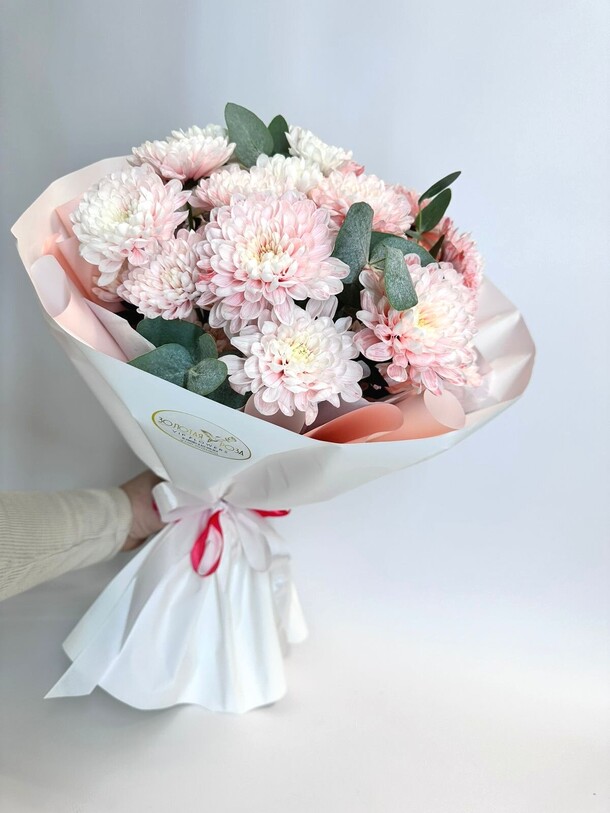 Букет из хризантем, артикул F1284760 - 2490 рублей, доставка по городу. Flawery - доставка цветов