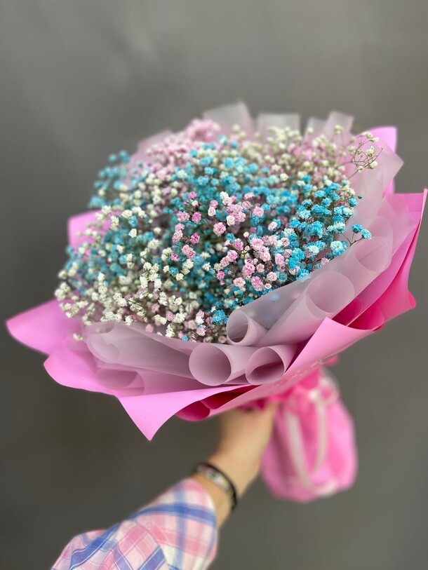 Букет милашка из гипсофилы цветной, артикул F1333947 - 2900 рублей, доставка по городу. Flawery - доставка цветов