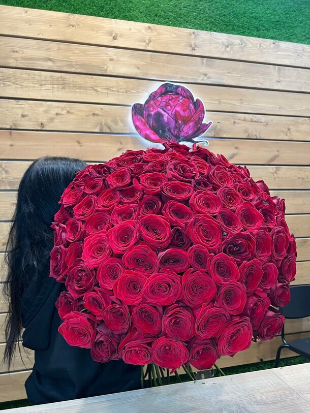 101 высокая роза, артикул F1191498 - 50000 рублей, доставка по городу. Flawery - доставка цветов