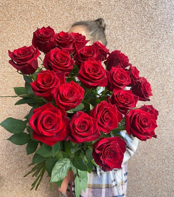 19 роз, артикул F1191527 - 8600 рублей, доставка по городу. Flawery - доставка цветов