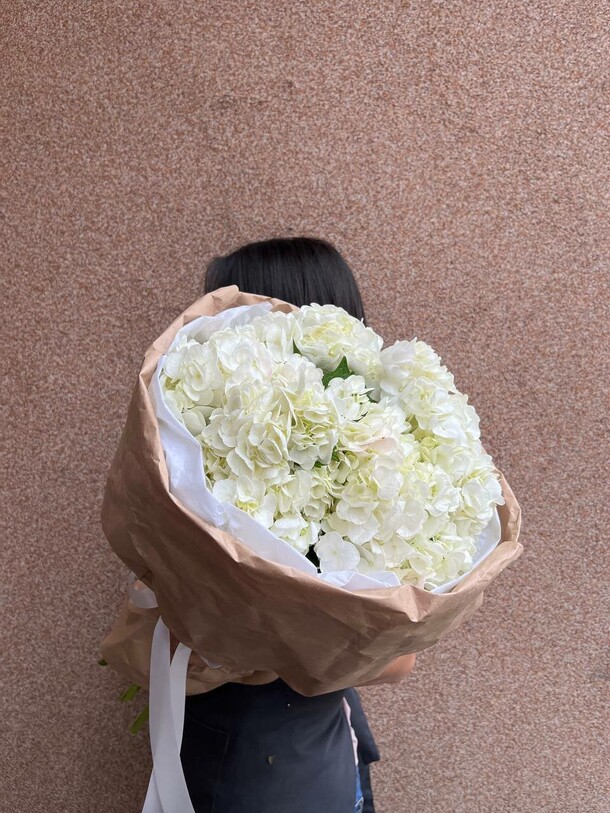 Гортензии белоснежные символ любви и чистоты, артикул F1213643 - 4800 рублей, доставка по городу. Flawery - доставка цветов