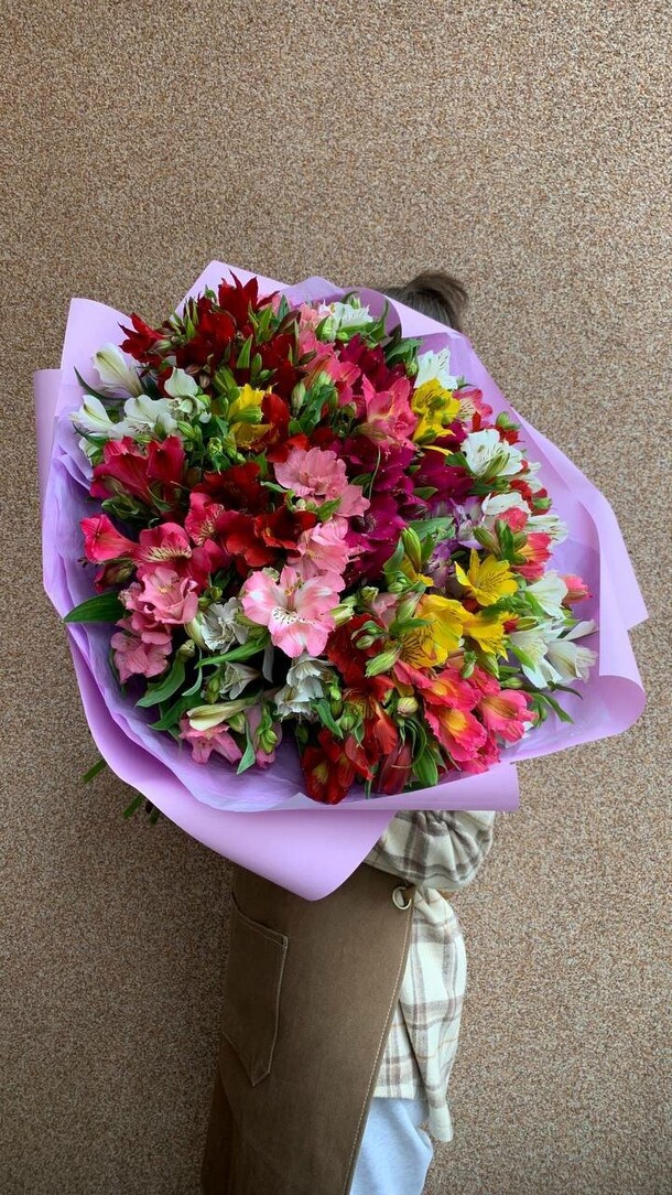 Альстромерия самые стойкие и обьемные цветы, артикул F1394680 - 6000 рублей, доставка по городу. Flawery - доставка цветов