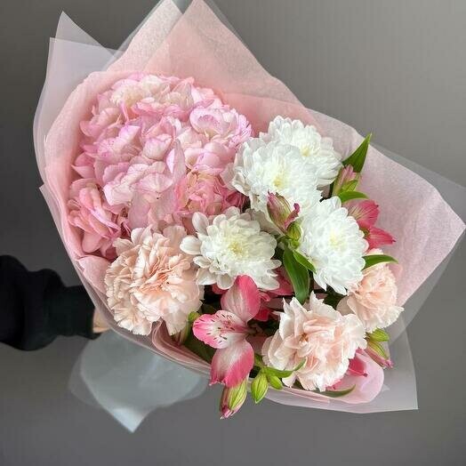 Гортензия в букете нежные диантусы красивый подарок, артикул F1448133 - 3700 рублей, доставка по городу. Flawery - доставка цветов