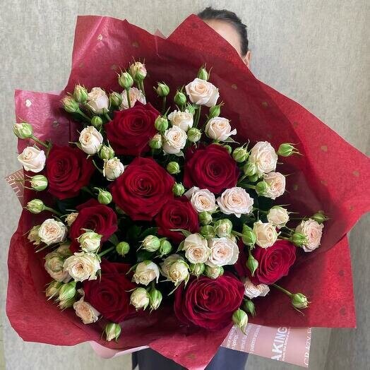 Шикарный букет роз, артикул F1448877 - 10000 рублей, доставка по городу. Flawery - доставка цветов