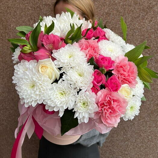 Цветы в коробке м, артикул F1449025 - 6000 рублей, доставка по городу. Flawery - доставка цветов