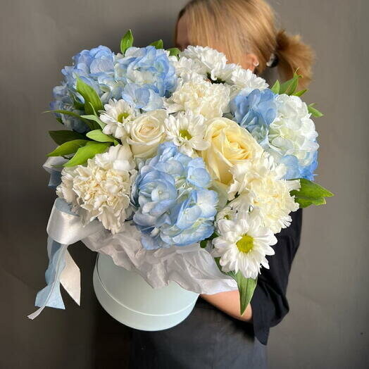 Цветы в коробке, артикул F1449033 - 6000 рублей, доставка по городу. Flawery - доставка цветов