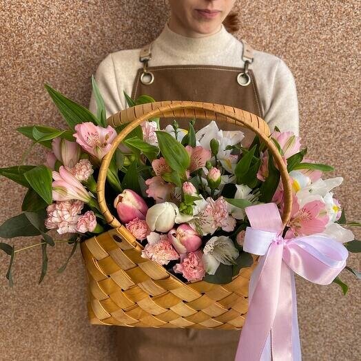 Кремовый мусс в корзине, артикул F1449104 - 4500 рублей, доставка по городу. Flawery - доставка цветов