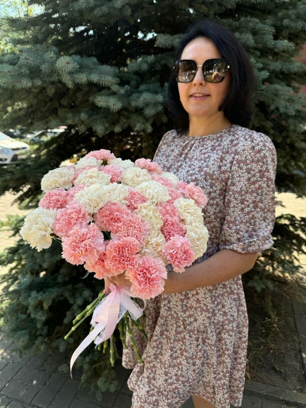 Монобукет стойкие диантусы, артикул F1320712 - 7340 рублей, доставка по городу. Flawery - доставка цветов