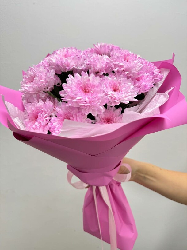 Букет розовых хризантем, артикул F1346870 - 3350 рублей, доставка по городу. Flawery - доставка цветов