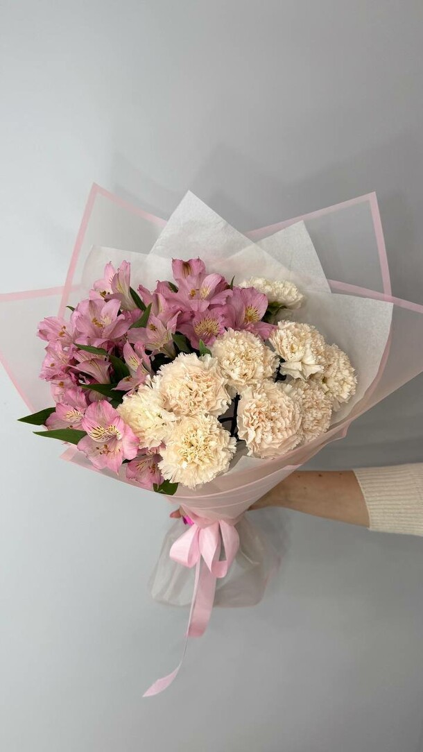 Альстромерия с диантусом букет, артикул F1399197 - 3780 рублей, доставка по городу. Flawery - доставка цветов