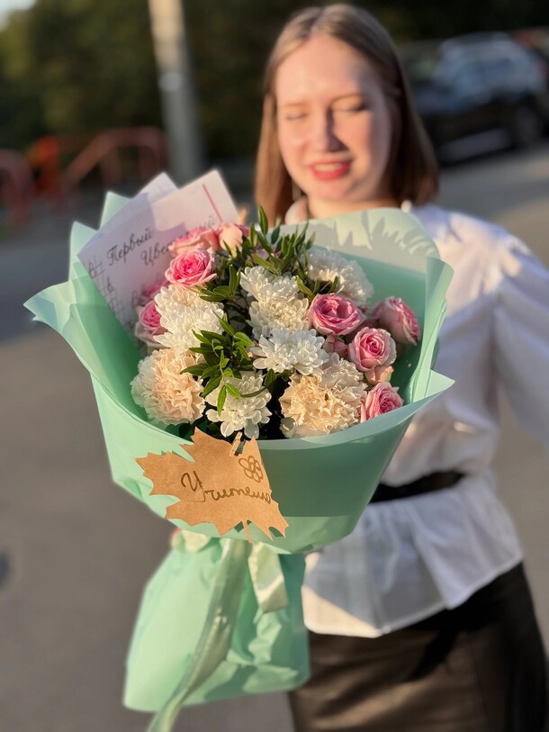 Микс-букет «средний», артикул F1483537 - 2703 рублей, доставка по городу. Flawery - доставка цветов