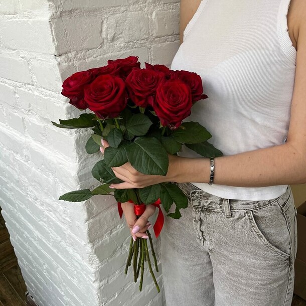 Букет цветов №6 - красные розы 9 шт, артикул F1297251 - 3960 рублей, доставка по городу. Flawery - доставка цветов