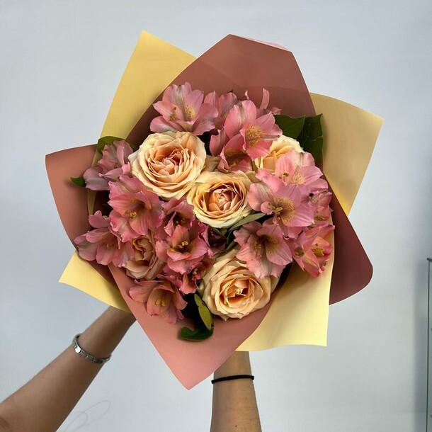 Авторский букет 6 - для девушки, женщины, девочки, артикул F1300754 - 4455 рублей, доставка по городу. Flawery - доставка цветов