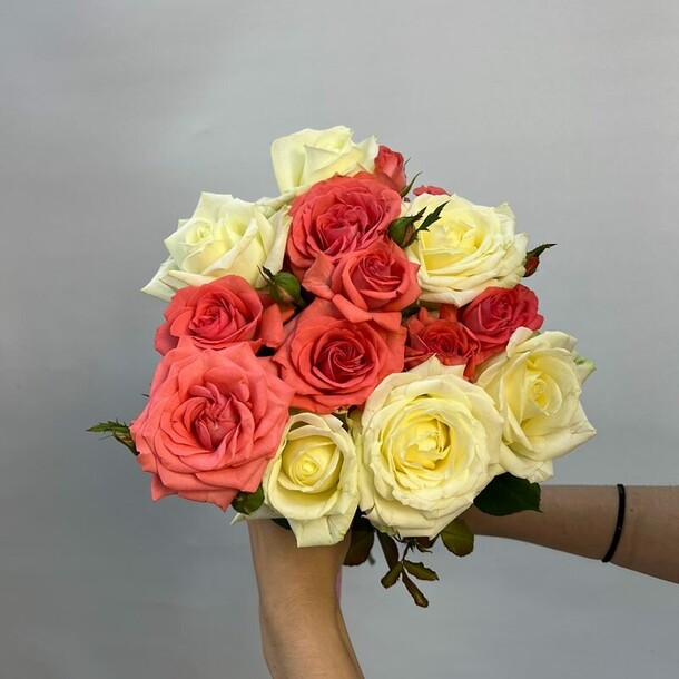 Букет цветов 11 - для нее, артикул F1300835 - 6468 рублей, доставка по городу. Flawery - доставка цветов