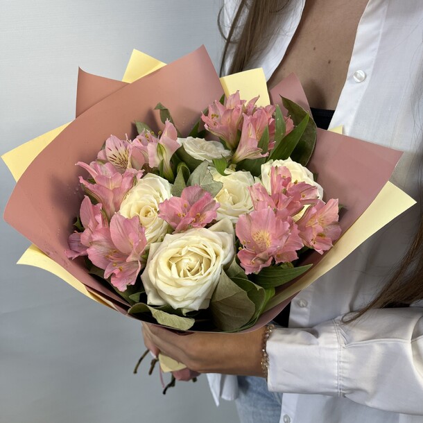 Авторский букет 16 - для девушки, женщины, девочки, артикул F1312093 - 3443 рублей, доставка по городу. Flawery - доставка цветов