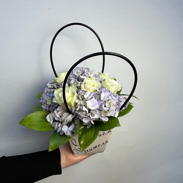 Авторский букет 64 - с гортензией, артикул F1334248 - 4081 рублей, доставка по городу. Flawery - доставка цветов