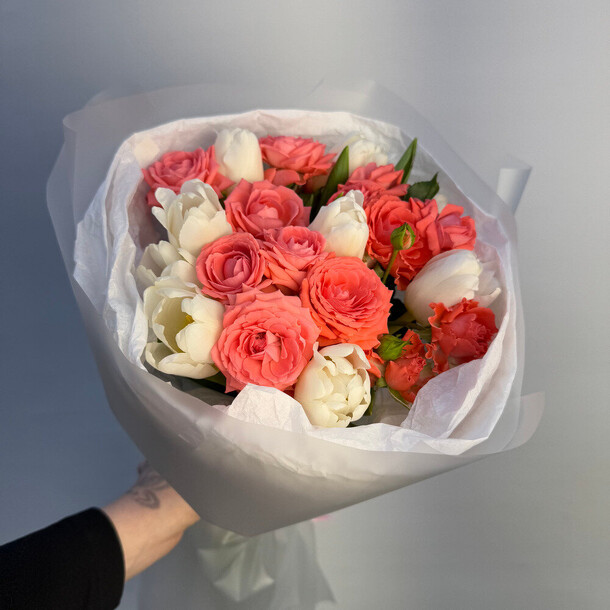 Авторский букет 84 - для девушки (жены, любимой), артикул F1368335 - 7117 рублей, доставка по городу. Flawery - доставка цветов