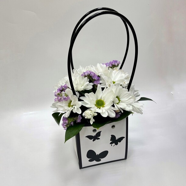 Авторский букет 108 - бабочки, артикул F1373294 - 4862 рублей, доставка по городу. Flawery - доставка цветов