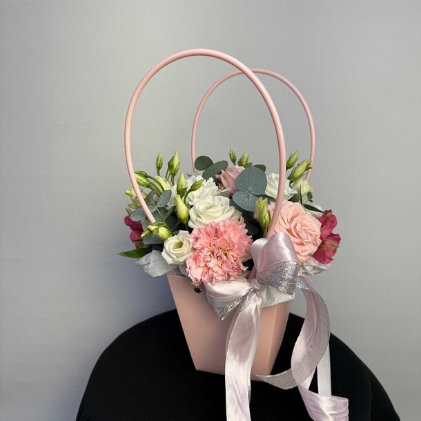 Авторский букет 179- очарование, артикул F1422754 - 3300 рублей, доставка по городу. Flawery - доставка цветов