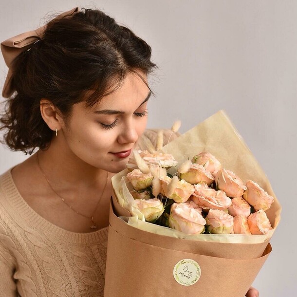 Пионовидные кустовые розы, артикул F1172035 - 3950 рублей, доставка по городу. Flawery - доставка цветов