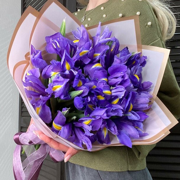Букет ирис, артикул F1532841 - 5300 рублей, доставка по городу. Flawery - доставка цветов