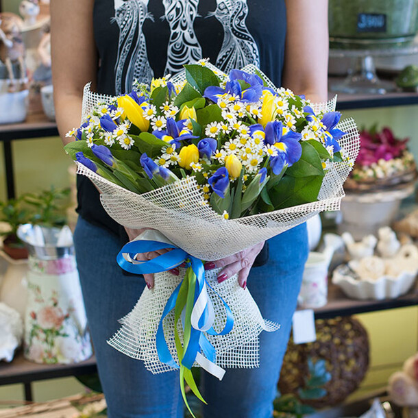 Букет цветов "цитрусовые ноты", артикул F23853 - 7900 рублей, доставка по городу. Flawery - доставка цветов