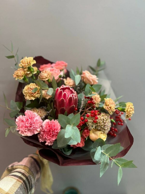 Яркий, осенний букет с протеей, артикул F1214043 - 4842 рублей, доставка по городу. Flawery - доставка цветов