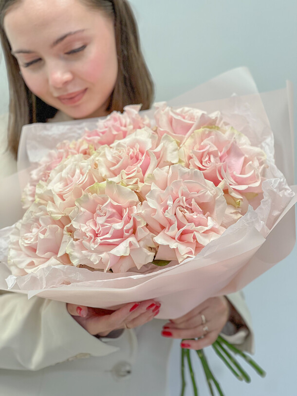 9 розовых французских роз, артикул F1382217 - 3850 рублей, доставка по городу. Flawery - доставка цветов