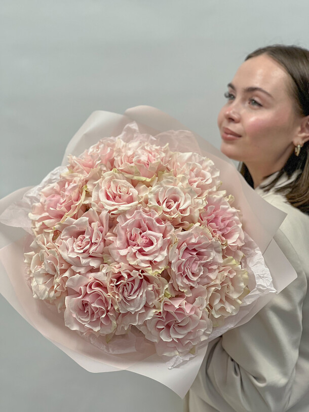 15 розовых французских роз, артикул F1382218 - 6190 рублей, доставка по городу. Flawery - доставка цветов