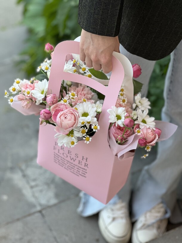 Лето в сумочке, артикул F1445224 - 2990 рублей, доставка по городу. Flawery - доставка цветов