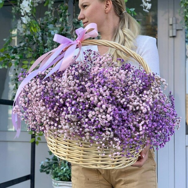 Корзина из гипсофилы, артикул F1168865 - 15200 рублей, доставка по городу. Flawery - доставка цветов