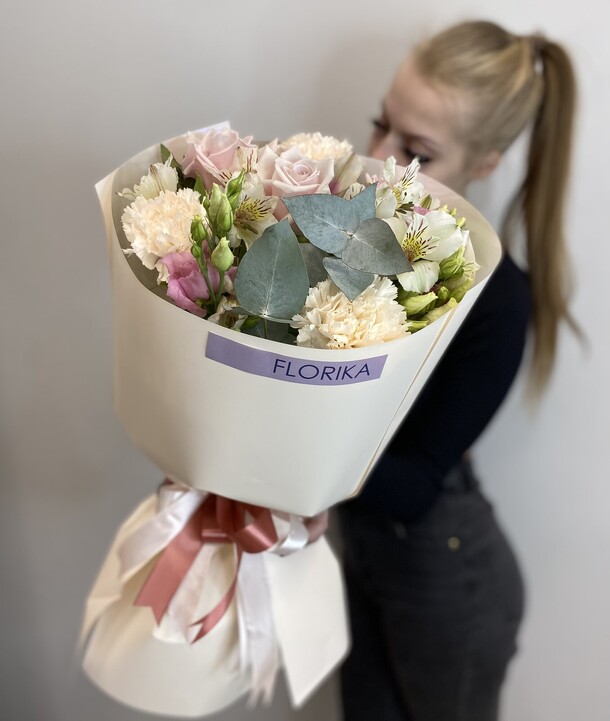 Авторский букет 48, артикул F1173465 - 8200 рублей, доставка по городу. Flawery - доставка цветов