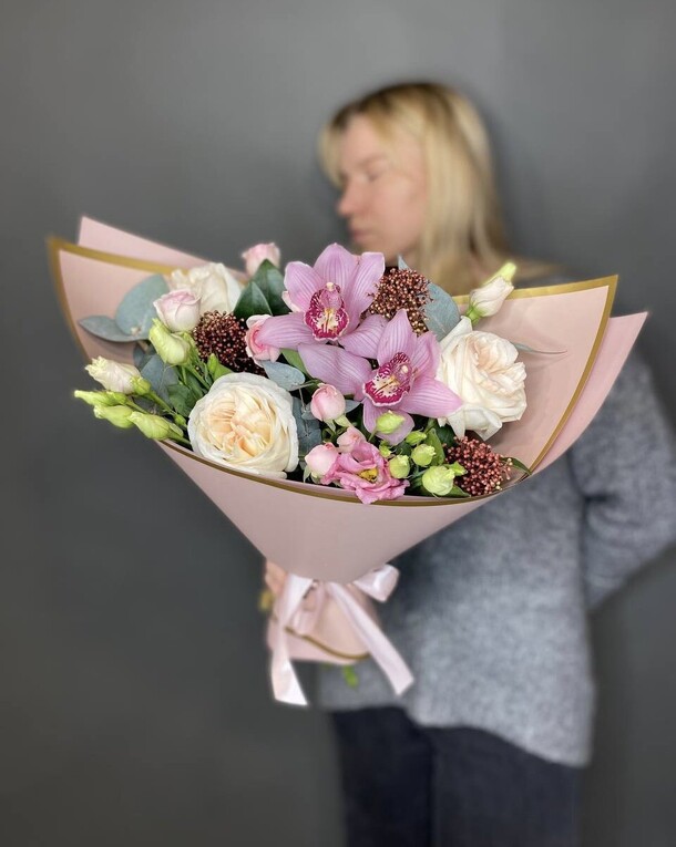 Авторский букет 50, артикул F1173472 - 6000 рублей, доставка по городу. Flawery - доставка цветов