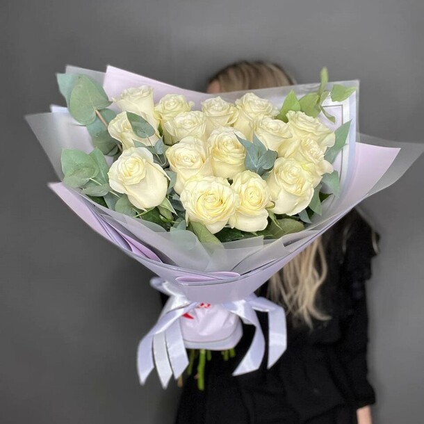 Букет из сортовых премиальных роз, артикул F1180296 - 8700 рублей, доставка по городу. Flawery - доставка цветов