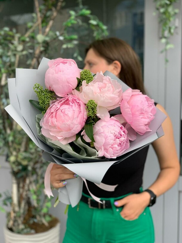 Букет из пионов, артикул F1191101 - 8400 рублей, доставка по городу. Flawery - доставка цветов