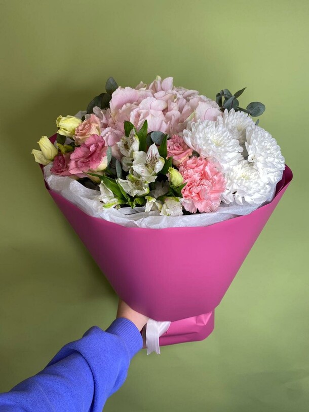 Букет-комплимент, артикул F1193787 - 7600 рублей, доставка по городу. Flawery - доставка цветов